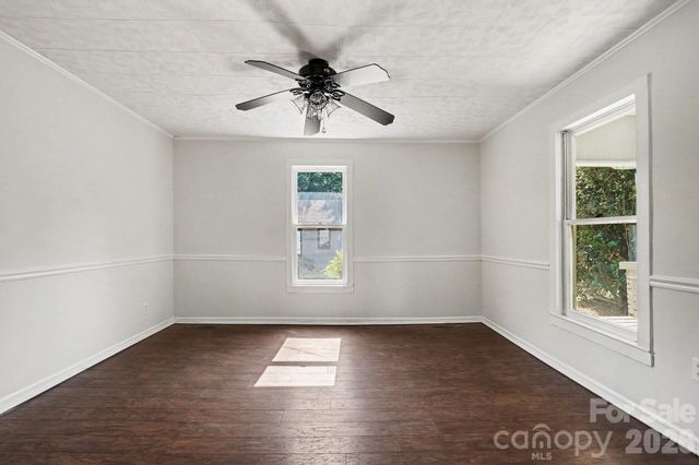 1402 1st Avenue Place NW, Hickory, NC 28601