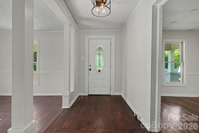 1402 1st Avenue Place NW, Hickory, NC 28601