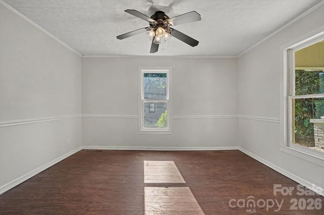 1402 1st Avenue Place NW, Hickory, NC 28601