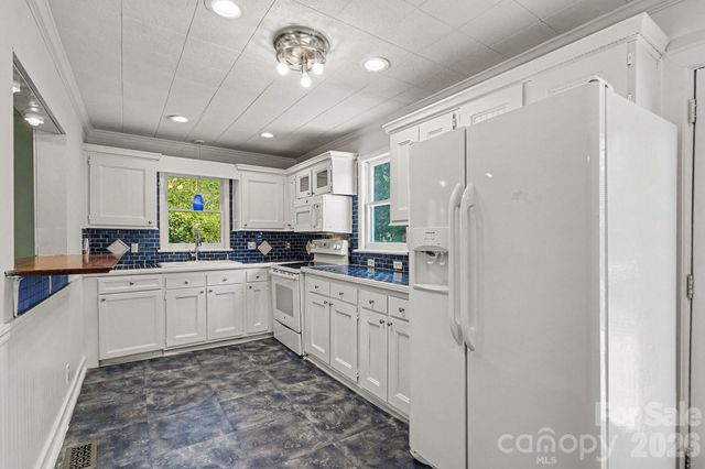 1402 1st Avenue Place NW, Hickory, NC 28601