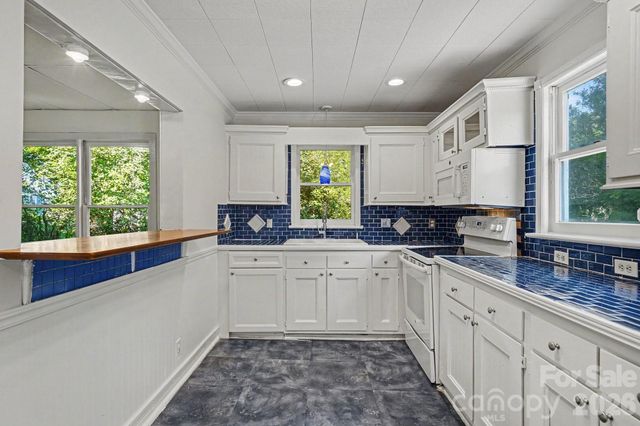1402 1st Avenue Place NW, Hickory, NC 28601