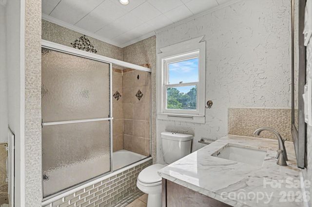 1402 1st Avenue Place NW, Hickory, NC 28601