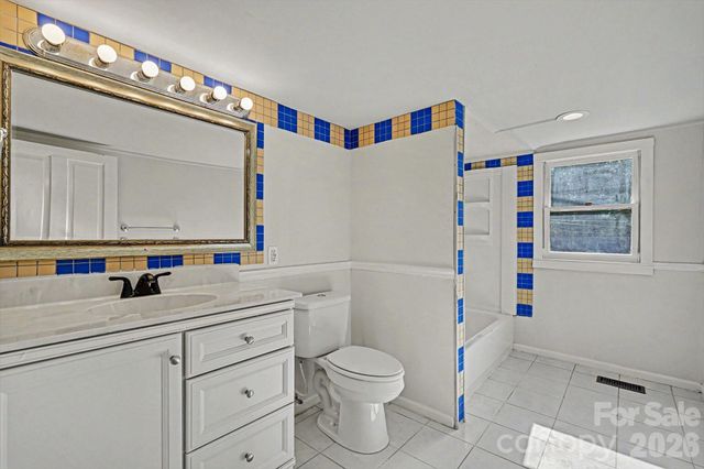 1402 1st Avenue Place NW, Hickory, NC 28601
