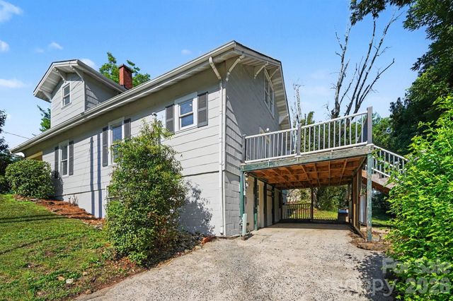 1402 1st Avenue Place NW, Hickory, NC 28601