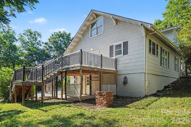 1402 1st Avenue Place NW, Hickory, NC 28601