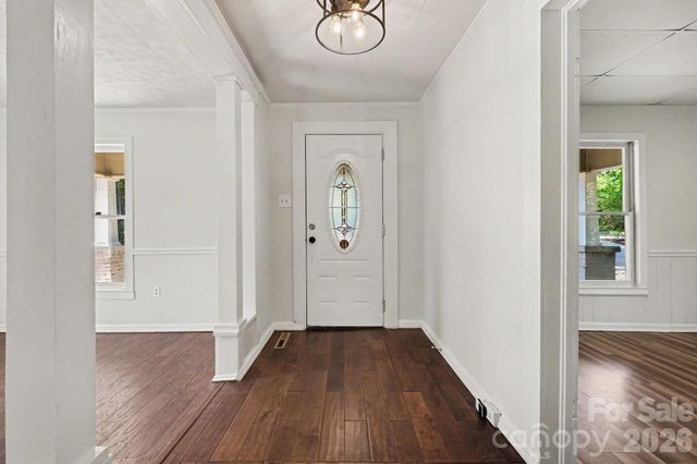 1402 1st Avenue Place NW, Hickory, NC 28601