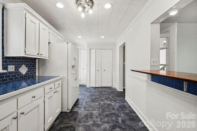 1402 1st Avenue Place NW, Hickory, NC 28601