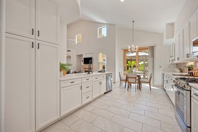 5825 Oak Place Ct, Fair Oaks, CA 95628