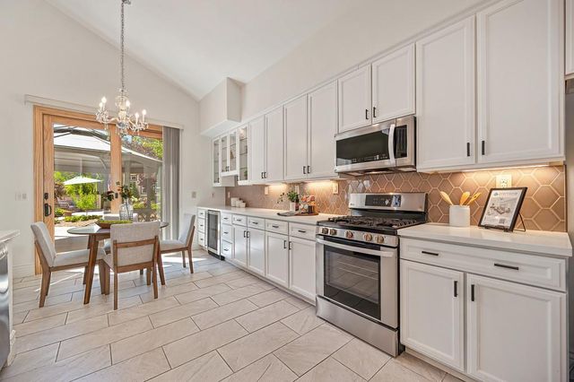 5825 Oak Place Ct, Fair Oaks, CA 95628