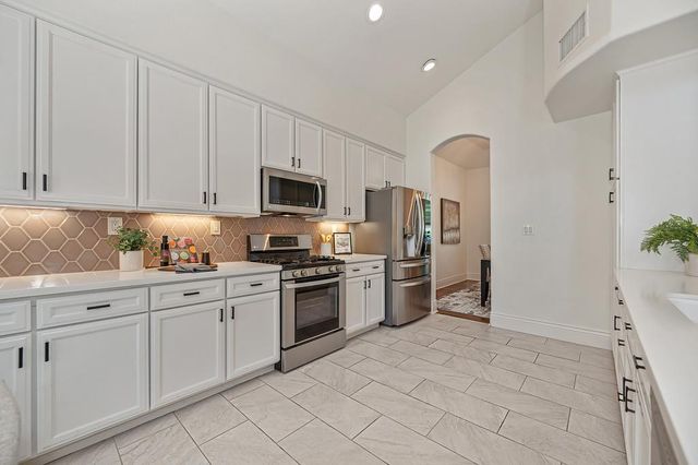 5825 Oak Place Ct, Fair Oaks, CA 95628