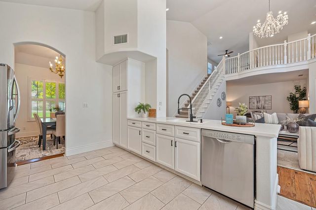 5825 Oak Place Ct, Fair Oaks, CA 95628