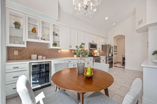 5825 Oak Place Ct, Fair Oaks, CA 95628