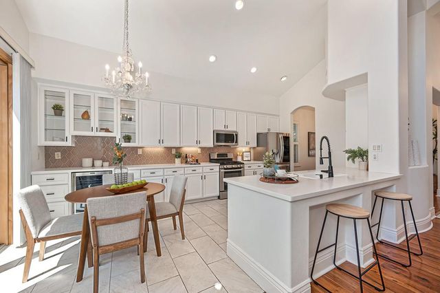 5825 Oak Place Ct, Fair Oaks, CA 95628