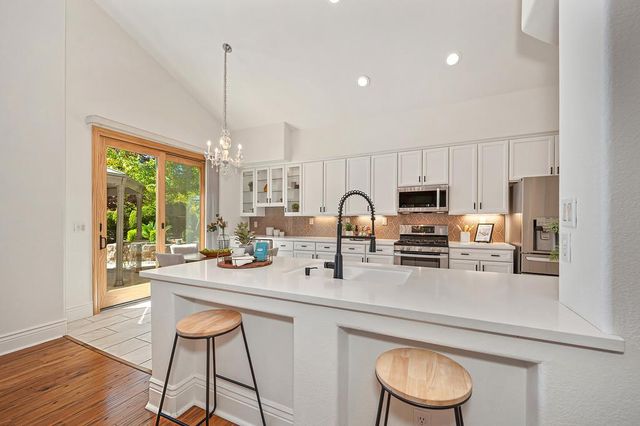 5825 Oak Place Ct, Fair Oaks, CA 95628