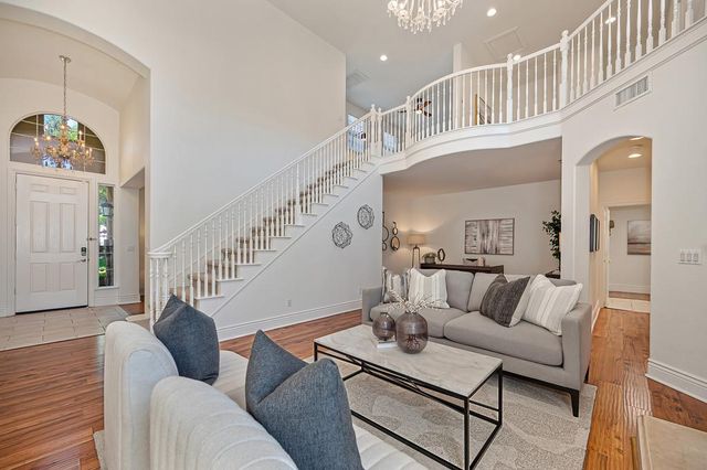 5825 Oak Place Ct, Fair Oaks, CA 95628