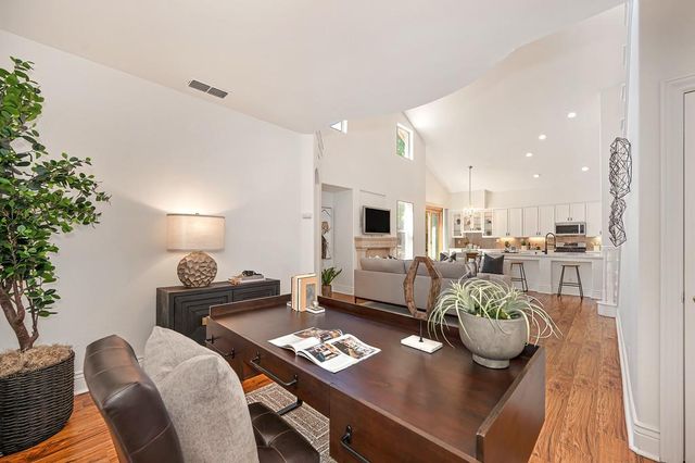 5825 Oak Place Ct, Fair Oaks, CA 95628