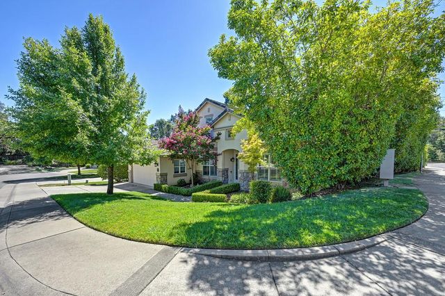 5825 Oak Place Ct, Fair Oaks, CA 95628