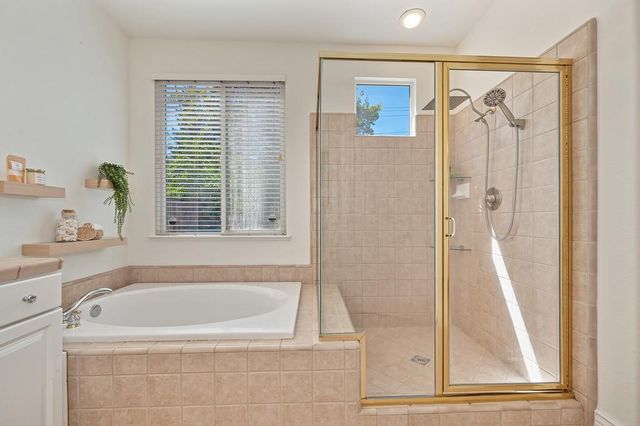 5825 Oak Place Ct, Fair Oaks, CA 95628