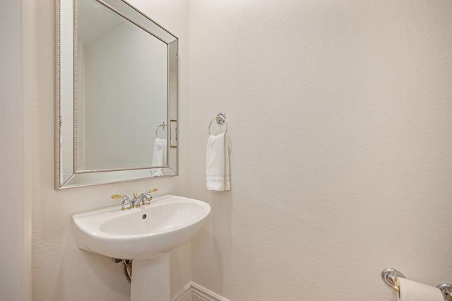 5825 Oak Place Ct, Fair Oaks, CA 95628