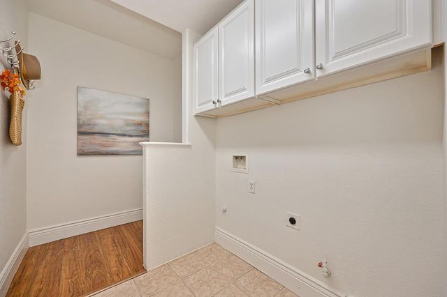 5825 Oak Place Ct, Fair Oaks, CA 95628