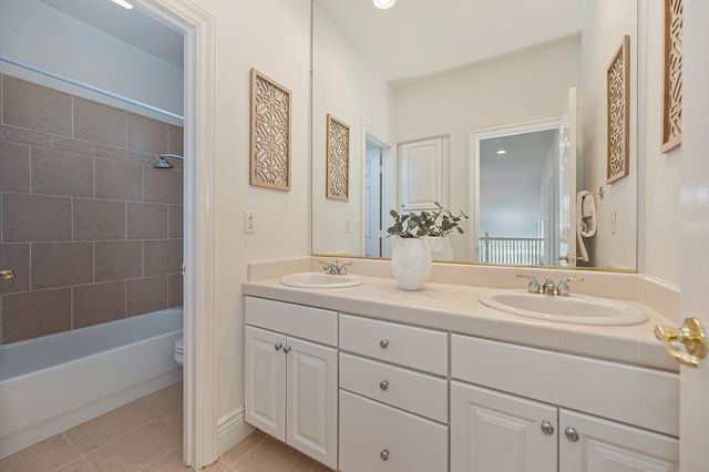 5825 Oak Place Ct, Fair Oaks, CA 95628