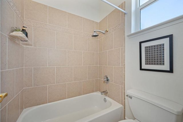 5825 Oak Place Ct, Fair Oaks, CA 95628