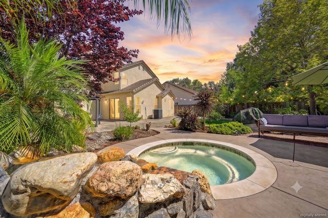 5825 Oak Place Ct, Fair Oaks, CA 95628