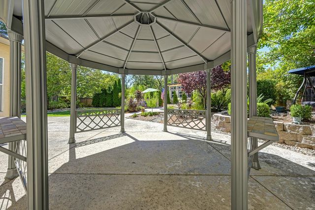 5825 Oak Place Ct, Fair Oaks, CA 95628