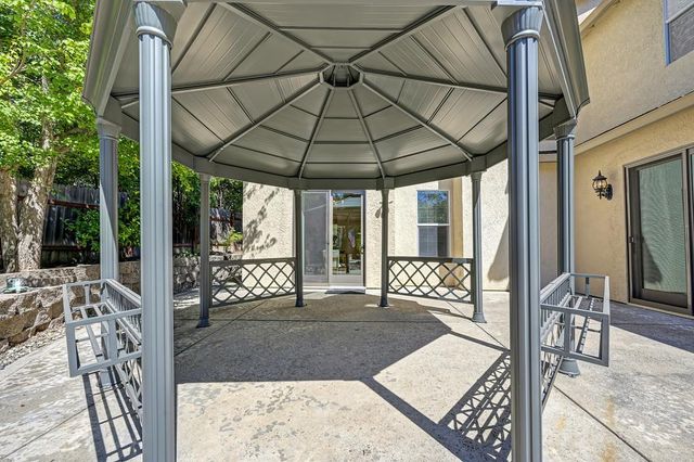 5825 Oak Place Ct, Fair Oaks, CA 95628