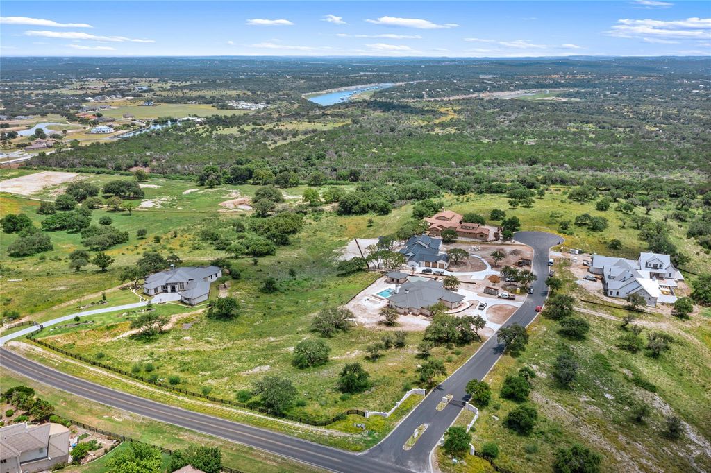 1008 Starlight Canyon CT, Spicewood, TX 78669