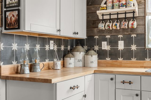 33 EQUESTRIAN Trail, Edgewood, NM 87015