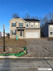 819 Meadow Lake Drive, Elyria, OH 44035