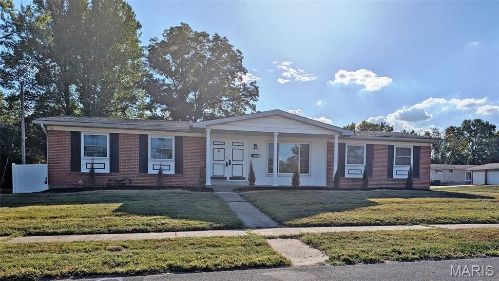 1290 Jackson Lane, Florissant, MO 63031