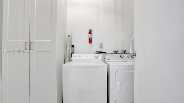 1105 N 31st Ct, Hollywood, FL 33021