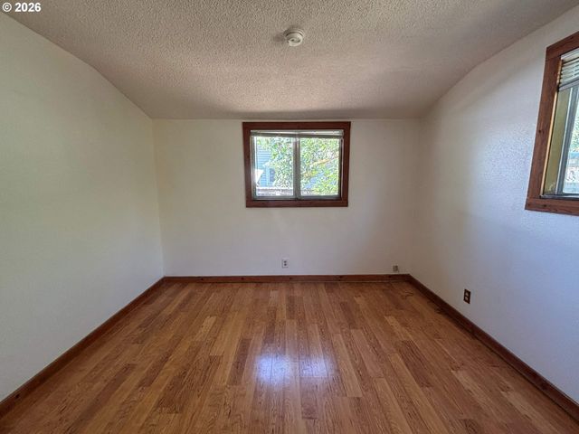 3817 E AMAZON Dr, Eugene, OR 97405