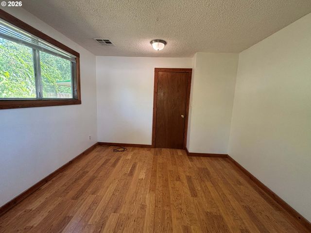 3817 E AMAZON Dr, Eugene, OR 97405