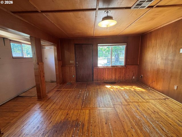 3817 E AMAZON Dr, Eugene, OR 97405