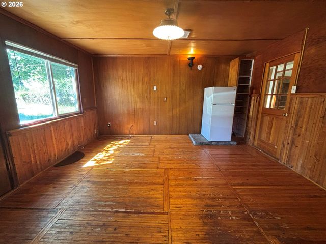 3817 E AMAZON Dr, Eugene, OR 97405