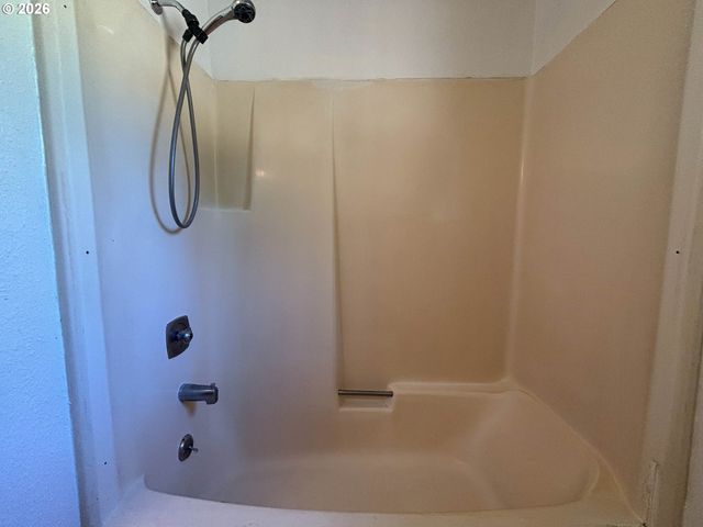 3817 E AMAZON Dr, Eugene, OR 97405