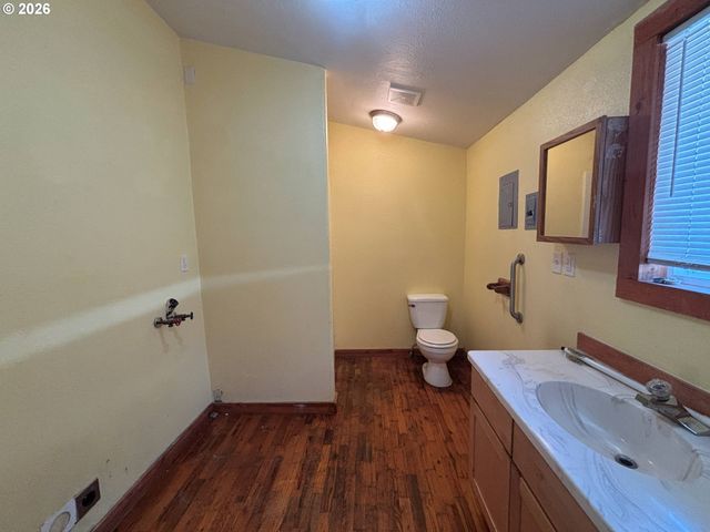 3817 E AMAZON Dr, Eugene, OR 97405