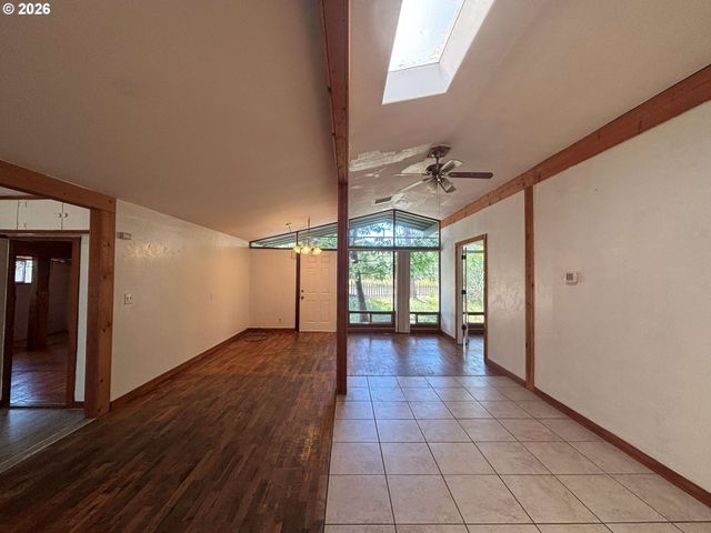 3817 E AMAZON Dr, Eugene, OR 97405