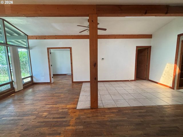 3817 E AMAZON Dr, Eugene, OR 97405