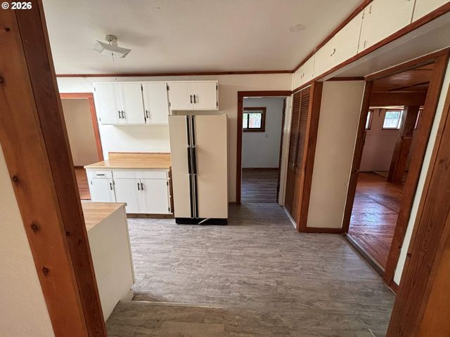 3817 E AMAZON Dr, Eugene, OR 97405