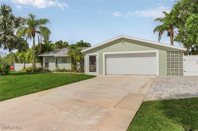 10230 Sandy Hollow LN, Bonita Springs, FL 34135