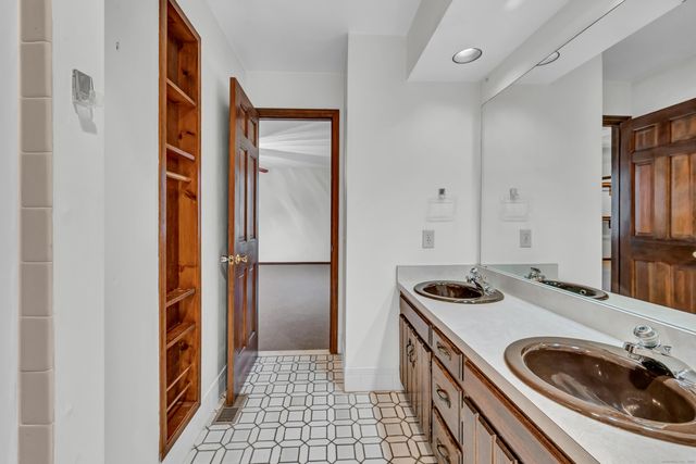 7 Carriage Lane, New Fairfield, CT 06812