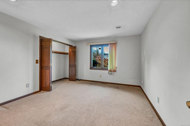 7 Carriage Lane, New Fairfield, CT 06812