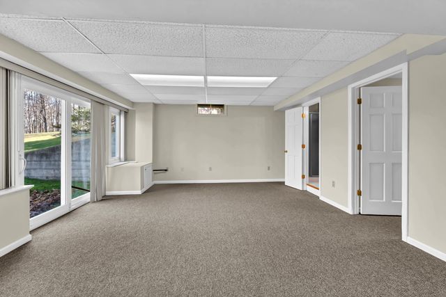 7 Carriage Lane, New Fairfield, CT 06812