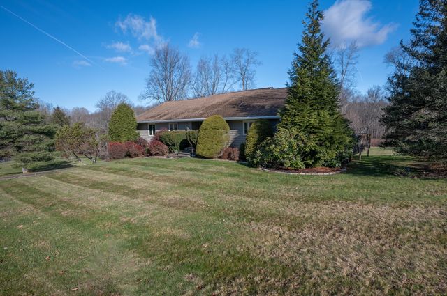 7 Carriage Lane, New Fairfield, CT 06812