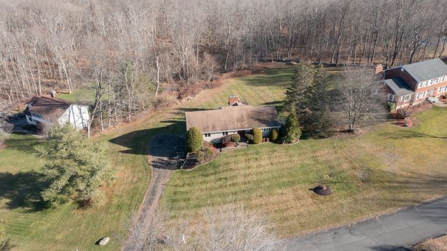 7 Carriage Lane, New Fairfield, CT 06812