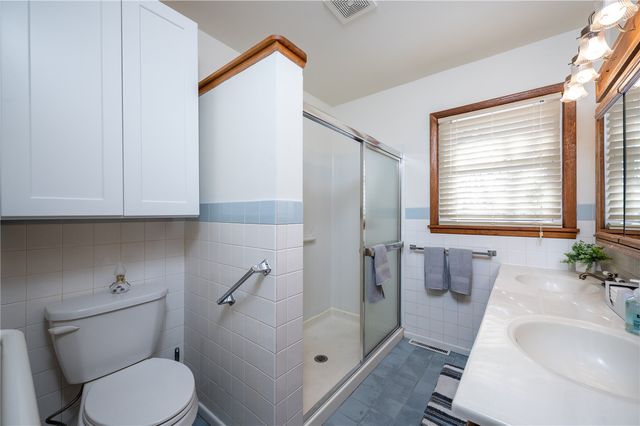 1402 E 3rd Street, Vinton, IA 52349